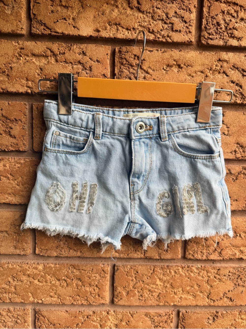 💫10/$25 • Zara “OH GIRL” Beaded Cut Off Denim Shorts